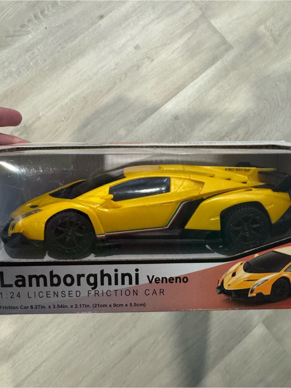 Lamborghini Veneno Yellow 1:24 licensed friction car